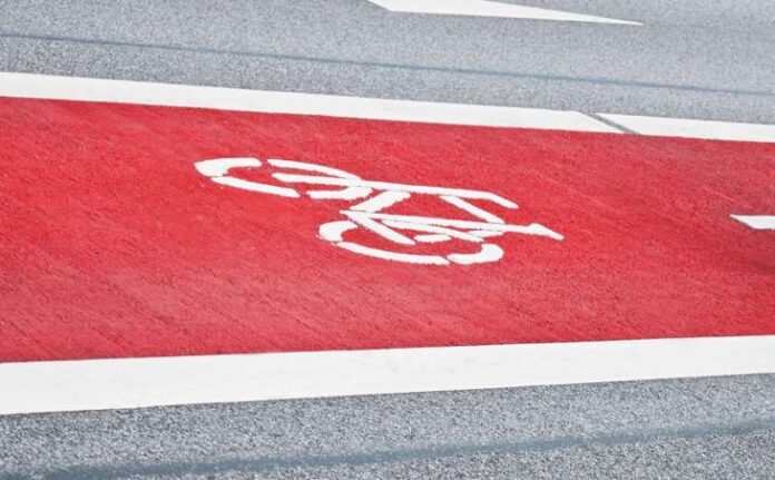 fietsveiligheid - foto rood gemarkeerde fietsstrook