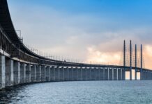 Foto van de De Oresundbrug, die Denemarken en Zweden verbindt