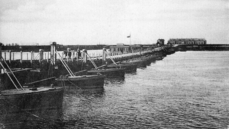 Schipbrug bij Vianen, foto Het Utrechts Archief