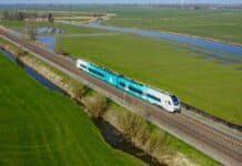 batterijtrein getest - foto van een WINK-trein in landschap