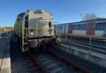 Hoekse Lijn- foto eerste goederentrein over het metrospoor