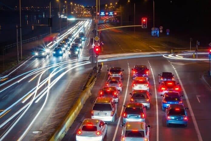 Betere verkeersdoorstroming - foto opstopping bj verkeerslichten