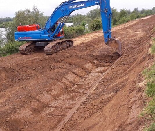 CROW-CUR - foto van grondwerk aan een dijk