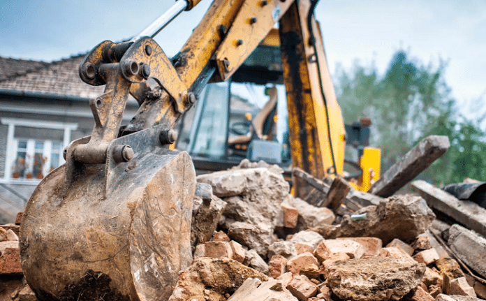 Circulair slopen - foto van kraan op sloopmateriaal