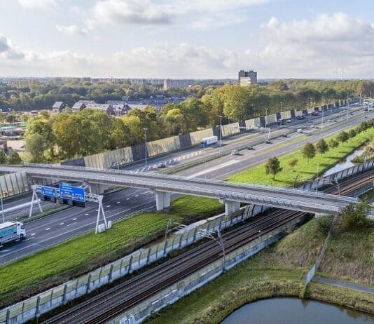 infraprojecten - luchtfoto van de A15 bij Gorinchem