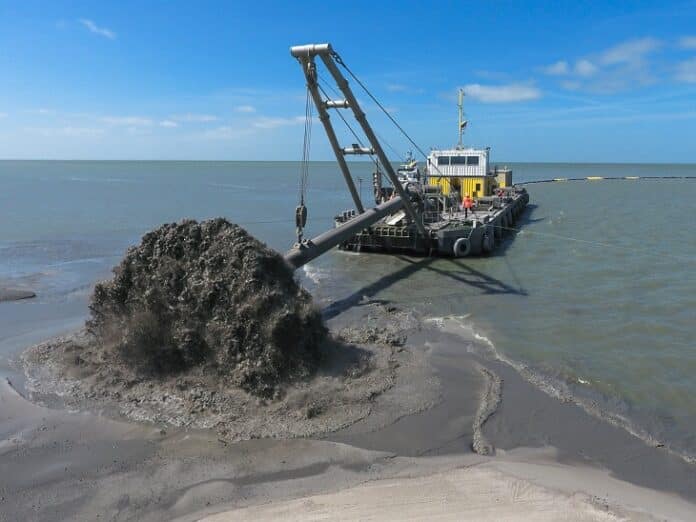 Boskalis - opspuiten van het eerste eiland van de Marker Wadden