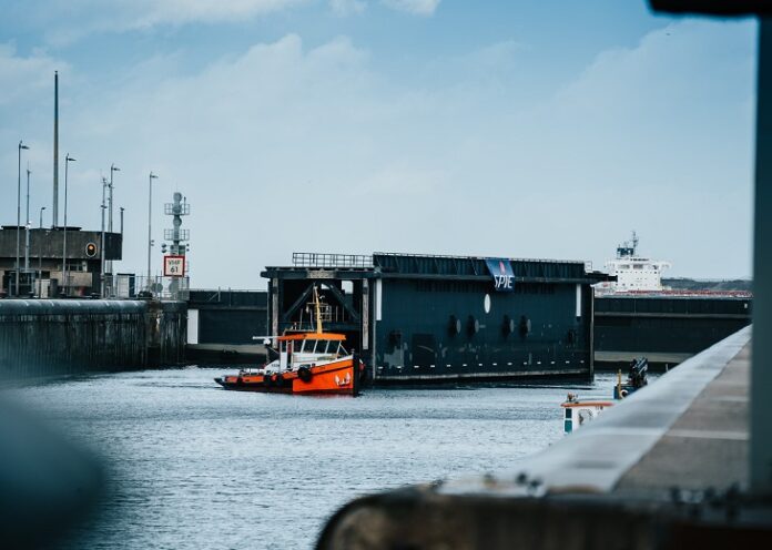 Noordersluis - foto van de binnendeur op transport