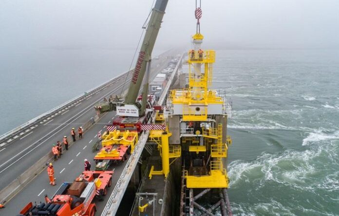 uithijsen cilinder uit bewegingswerk Oosterscheldekering