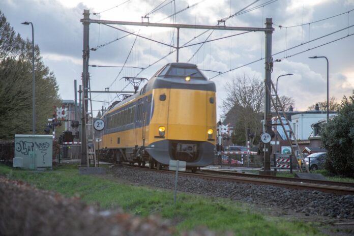 trein in bebouwde kom