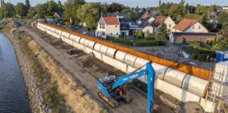 Zelfsluitende waterkering bij Steyl